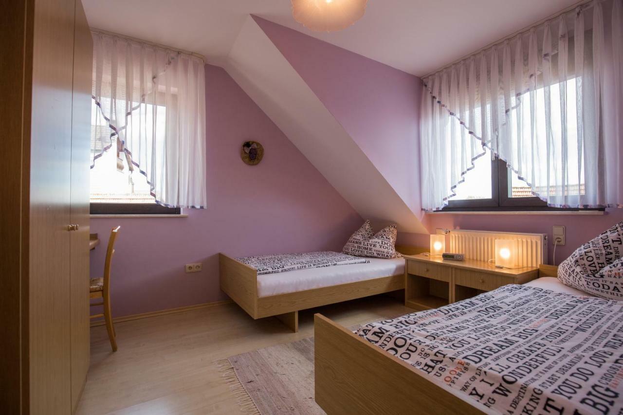 Ferienwohnung Arnold Burkardroth Buitenkant foto